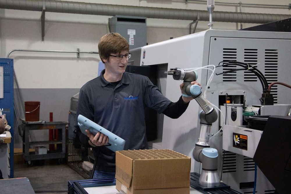 我們該選擇協作型機器人，還是傳統工業機器人？